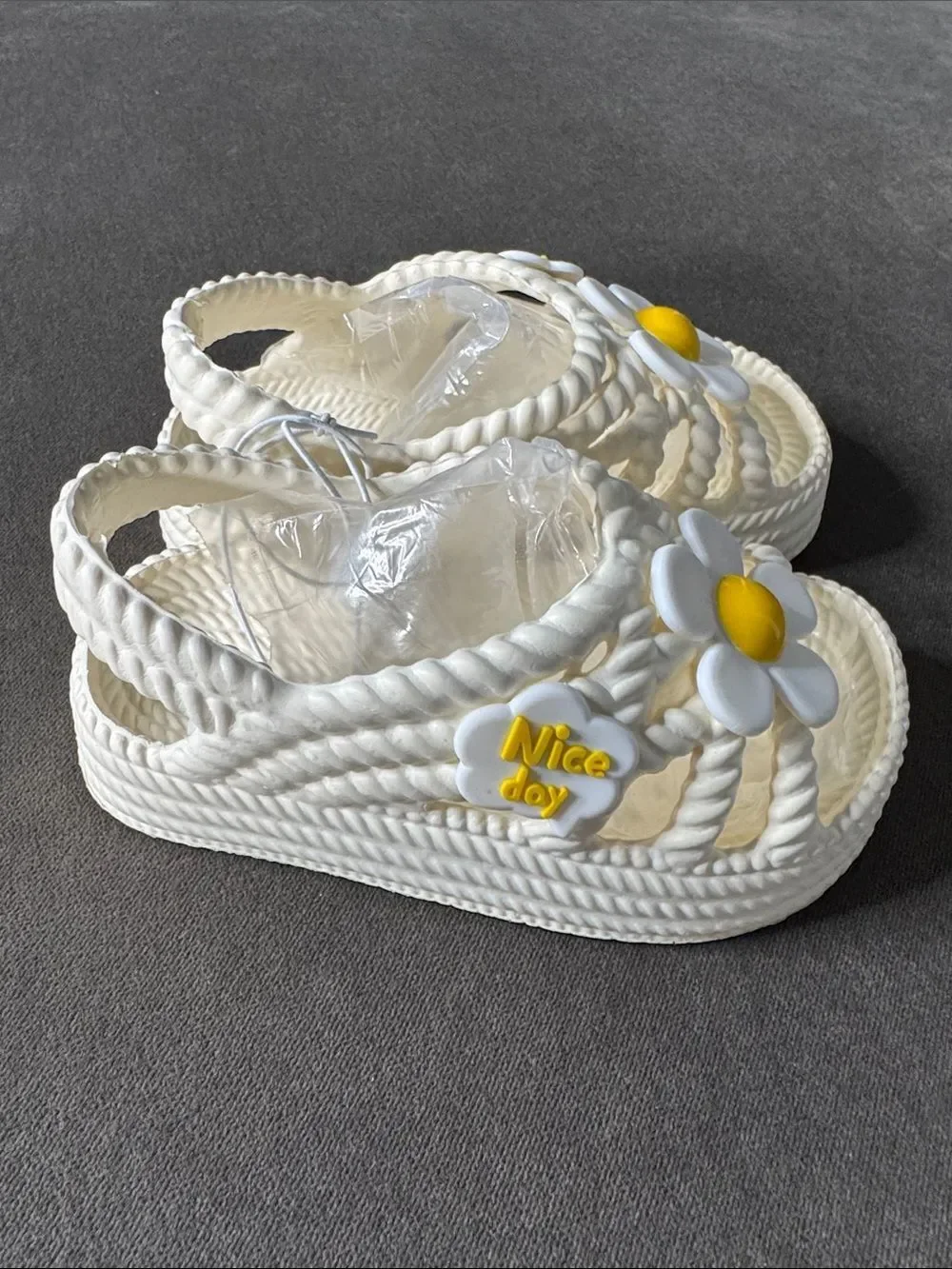 Girls White Nice Day Flower Slip-On Sandals Lightweight EU 24-25 US 3 years NEW